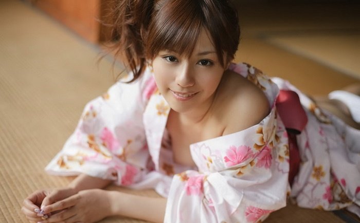 Эротическая фотогалерея очаровательной девушки в кимоно